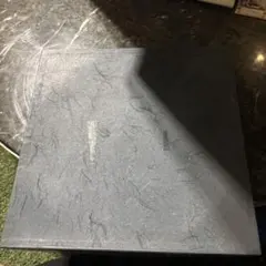 漆器 黒い円形トレイ 花柄装飾