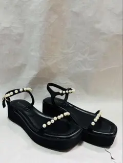 3日間セール LE TALON パールプラットサンダル ストラップ 厚底　M 黒のサムネイル