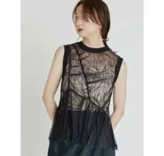 新品未使用　タックギャザーノースリレースブラウス　1