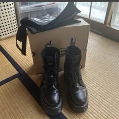 Dr. Martens JADON ホワイトステッチ 8 ホール ブーツ