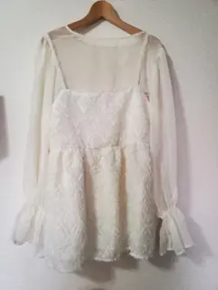 コラボ　shein　 ペプラム　ジレ　卒業　しまむら　シフォン　フリル　ベスト