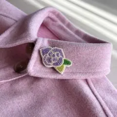 ビーズ刺繍ブローチ　バラ　薔薇　花モチーフ　上品　大人かわいい　プレゼント