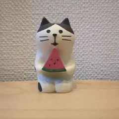 concombre コンコンブル スイカを正座で食べるネコ ミニフィギュア置物