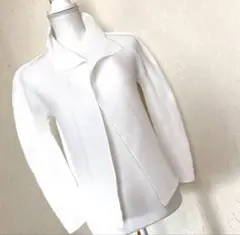 フランスの「レオナール」の白のジャケットです。ストレッチ素材で着 