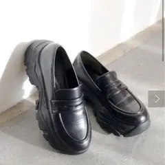 黒レザー厚底ローファー