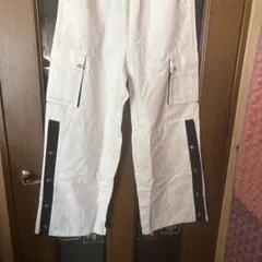 紙タグ付　ホワイトカーゴパンツ サイドポケット付き