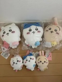 ちいかわ　miniso おでかけ　ぬいぐるみ　マスコット　ハチワレ　うさぎ
