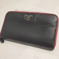プラダ サフィアーノレザー 財布 ラウンドジップ 三角ロゴ 黒 オレンジ