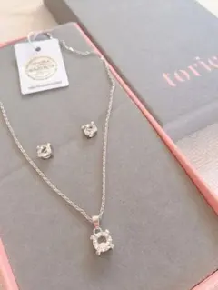 スワロフスキー　アクセサリー　ネックレスとピアスのセット