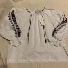 新品未使用 ヌキテパ　ne Quittez pas フラワー刺繍　ブラウス　白のサムネイル