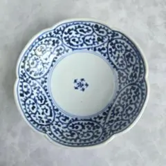 古伊万里　染付　深皿　膾皿　七宝　若葉　江戸時代　アンティーク　金継ぎ　金直し 金繕いのある古伊万里染付菊花七宝繋文輪花皿 d19.7cm Kintsugi