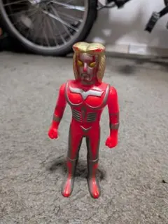 赤いロボットフィギュア 目が光る Mazzcot Red Baron - メルカリ