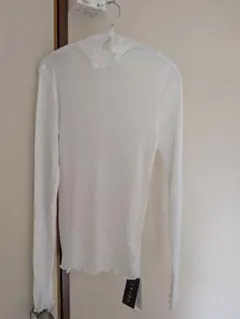 ホワイト長袖シアートップス　M〜Lサイズ　襟、袖 フリル