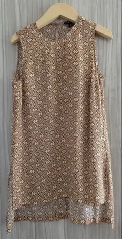 ベージュ系花柄ノースリーブブラウス Theory