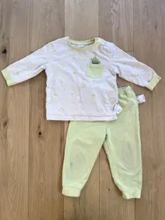 ユニクロ　長袖パジャマ 90