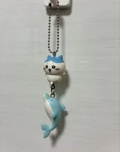 ちいかわ ハチワレ　イルカ キーホルダー