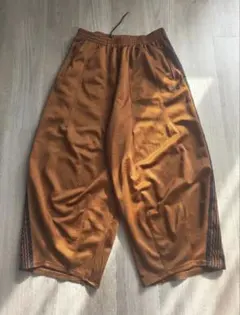 25AW Needles トラックパンツ ヒザデル ブラウン ピンク S 25AW Needles トラックパンツ ヒザデル ブラウン ピンク XS - メルカリ