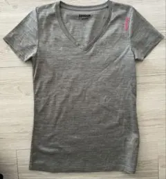 【レディースMサイズ】Reebok グレー Vネック 半袖Tシャツ
