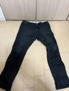 スリムフィット ブラックデニム