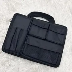 ポケット多数　収納力抜群タブレットケース