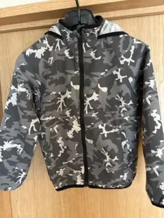 美品⭐︎グレー・カモフラージュジャケット　140cm