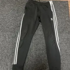 adidas ブラック 3本ラインパンツ