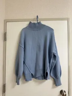 SLY ライトブルータートルネックセーター