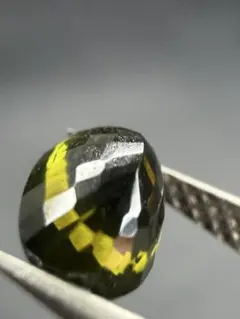 【輝くオリーブ】天然ジルコン 1.07ct スリランカ産 ルース 裸石 宝石✨