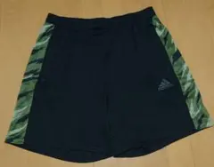adidas カモフラ柄 ショートパンツ