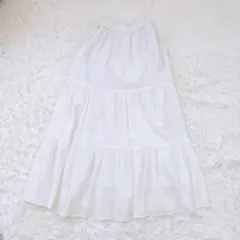 ユニクロ ホワイト ティアードフレアスカート Aライン 綺麗め 上品 ガーリー