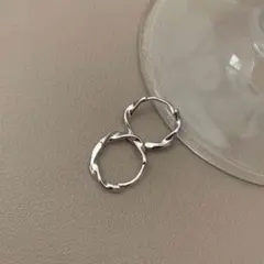 フープピアス ツイスト シルバー　韓国 シンプル ストリート　内径12ミリ