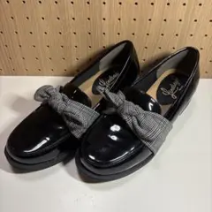 美品 Lindany リボン付き エナメルローファー 大人可愛い 24.5cm