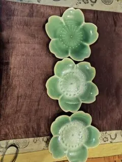 桜形緑色皿 3枚セット　美品　未使用品