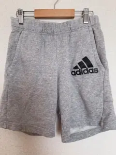 adidas グレー ハーフパンツ　150