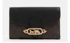 ［最終値下］［coach ］未使用　二つ折り財布 金色ロゴ付き