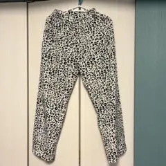 DAZY レオパード柄 ゼブラ柄　カジュアルパンツ ホワイト×ブラックのサムネイル