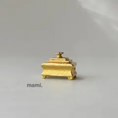 フェーヴ　ゴールドの小箱②　フランス　フェーブ　ミニチュア陶器　f-4344