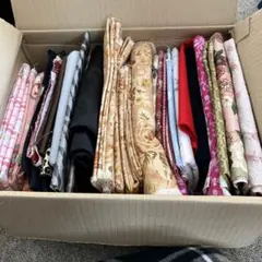 布地 はぎれセット 多様な柄と色　パッチワークにも(о´∀`о)