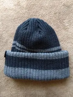 グレーとダークグレーのニット帽