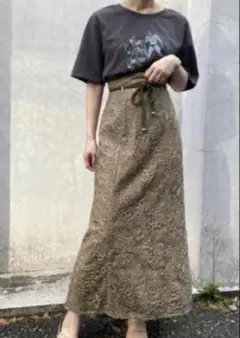 LILY BROWN 刺繍レースマーメイドスカート カーキ サイズ1のサムネイル