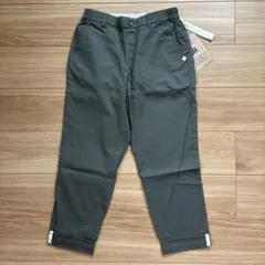 【新品】しまむら　リラックスボトム　チノパン　カーキ　サイズＭ