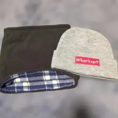 フリースネックウォーマーとグレーのニット帽のセット