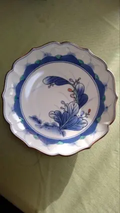青い花の装飾 波形皿