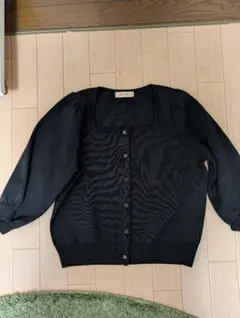 黒いニットカーディガン 五分袖 スクエアネック