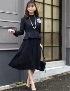 ルイルエブティック　プリーツワンピースアンサンブルスーツ　ネイビー