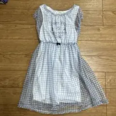 水色と白のギンガムチェックノースリーブワンピース