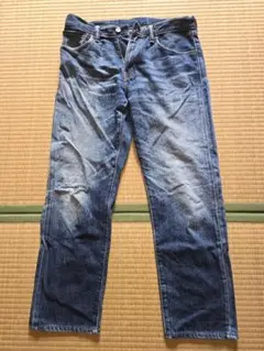 ダークブルー ストレートデニム 膝ダメージあり