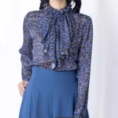 招き猫トン様 ナラカミーチェ　チューリッププリントラッフルフリルブラウス　ブルー