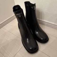 PRADA ブラッシュドレザー ブーティーのサムネイル