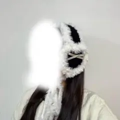【ハンドメイド】　ハートイヤーマフ　ヘッドドレス　耳当て　かぎ針編み　黒　白